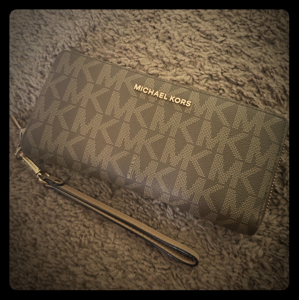 Michael kors wallet